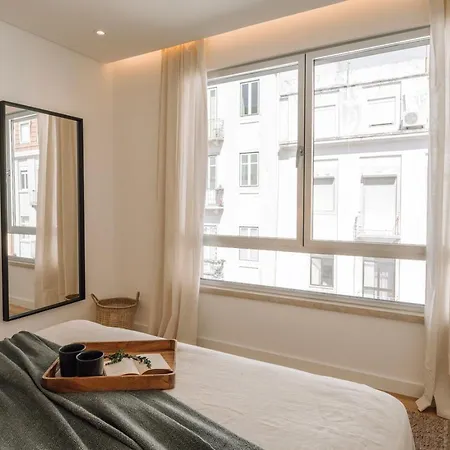 Tarquinia - 1 Bedroom And Parking In Alvalade Lisboa